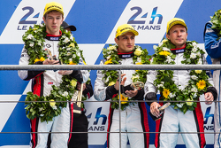 Podium LMP2 : les deuxièmes, #38 Jota Sport Gibson 015S : Simon Dolan, Mitch Evans, Oliver Turvey