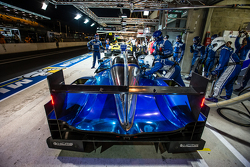 Pitstop voor #47 KCMG ORECA 05: Matthew Howson, Richard Bradley, Nicolas Lapierre