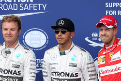 Segundo Nico Rosberg, pole Lewis Hamilton, Mercedes AMG F1 e terceiro Sebastian Vettel, Ferrari SF15-T