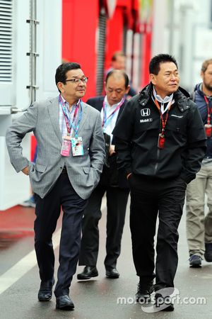 Takahiro Hachigo, CEO da Honda com o chefe Yasuhisa Arai, Honda Motorsport 