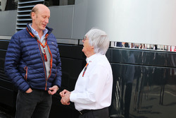 Donald Mackenzie, CVC Capital Partners, mit Bernie Ecclestone