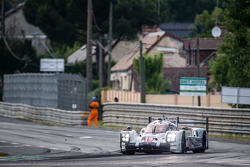 #19 Porsche Team Porsche 919 Hybrid : Nico Hulkenberg, Nick Tandy, Earl Bamber