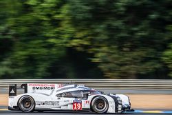 #19 Porsche Team Porsche 919 Hybrid : Nico Hulkenberg, Nick Tandy, Earl Bamber