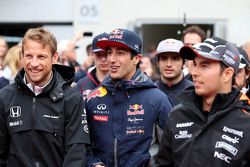 Jenson Button, McLaren Honda y Daniel Ricciardo, Red Bull Racing
