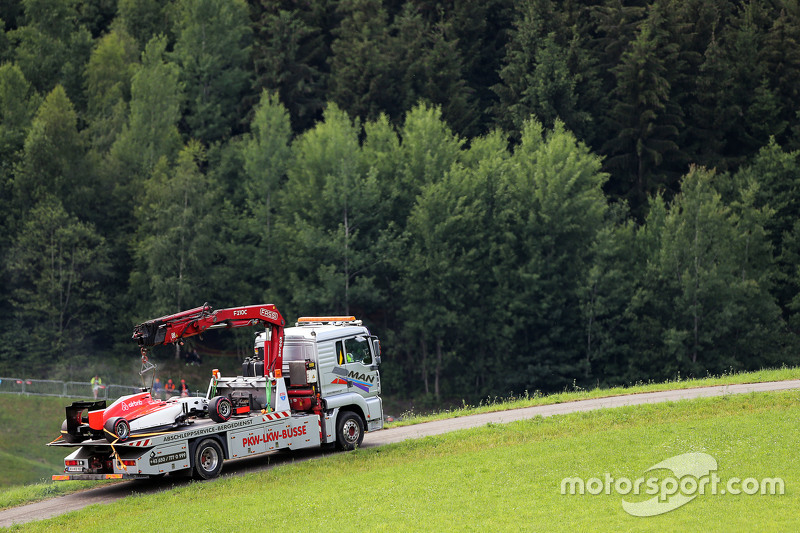 The car of Will Stevens, Manor F1 Team is recovered back to the pits on the back of a truck