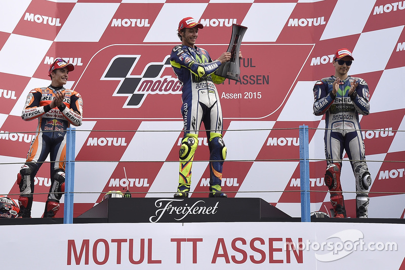 Podio: ganador de la carrera de Valentino Rossi, segundo lugar de Marc Márquez, el tercer lugar Jorg