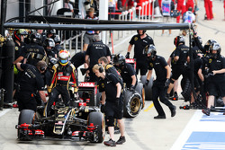 Ромен Грожан, Lotus F1 E23 в гараже