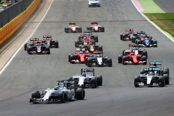 Старт: Фелипе Масса, Williams FW37 лидирует