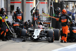 Nico Hulkenberg, Sahara Force India pendant un arrêt aux stands