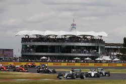 Lewis Hamilton, Mercedes AMG F1 W06 al comienzo de la carrera