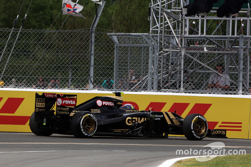 Pastor Maldonado, Lotus F1 E23 retired dari the race