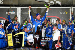 El ganador, Dale Earnhardt Jr., Hendrick Motorsports Chevrolet