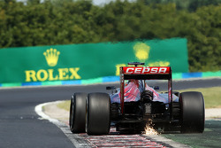 Max Verstappen, Scuderia Toro Rosso STR10 sends sparks flying