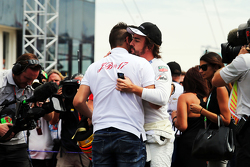 Fernando Alonso, McLaren con Tom Bianchi, en la parrilla