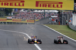 Даниил Квят, Red Bull Racing, и Пастор Мальдонадо, Lotus F1