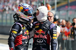 Daniel Ricciardo, Red Bull Racing en Daniil Kvyat, Red Bull Racing vieren in parc ferme