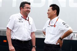 Eric Boullier con Yasuhisa Arai, McLaren