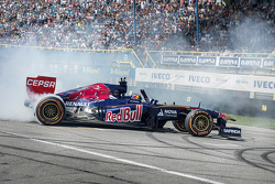 Max Verstappen op de Red Bull Showrun: Assen