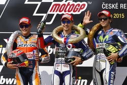 El ganador: Jorge Lorenzo, Yamaha Factory Racing, segundo lugar, Marc Márquez, Repsol Honda Team y t