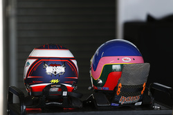 Les casques de Stéphane Sarrazin et Jacques Villeneuve