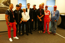 Kai Ebel, Présentateur sur RTL TV; Nico Rosberg, Mercedes AMG F1; Bernie Ecclestone, Frank Hoffmann, Directeur des Programmes de RTL Television; Nico Hulkenberg, Sahara Force India F1; Sebastian Vettel, Ferrari; Niki Lauda, Président non-exécutif de Mercedes, annoncent l'extension de contrat de RTL TV pour les saisons 2016-2017