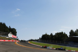 Esteban Ocon, ART Grand Prix davanti a Emil Bernstorff, Arden International e Luca Ghiotto, Trident
