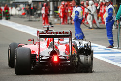 Прокол: Себастьян Феттель, Ferrari SF15-T