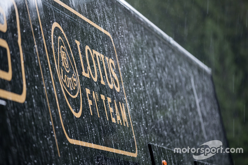 Гран При Бельгии, 20 августа. Грузовик команды Lotus F1 Team