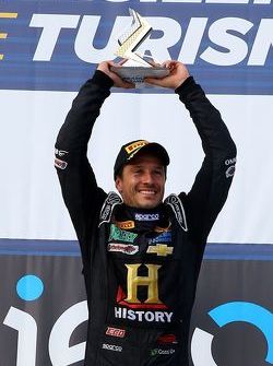 Cozzi celebra vitória