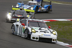 #91 Porsche Team Manthey Porsche 911 RSR : Richard Lietz, Michael Christensen