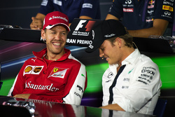 Sebastian Vettel, Ferrari, et Nico Rosberg, Mercedes AMG F1, en conférence de presse
