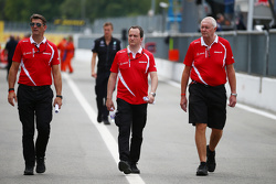 Graeme Lowdon, CEO Manor Marussia F1 Team, Gianluca Pisanello, ingénieur en chef Manor Marussia F1 Team, et John Booth, Directeur Manor Marussia F1 Team