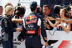 Daniel Ricciardo, Red Bull Racing com Will Buxton, NBC Sports Network TV e Jennie Gow, BBC Radio 5