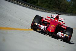 El Ferrari SF15-T en el óvalo de Monza