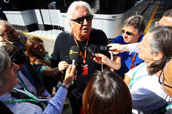Flavio Briatore con los medios