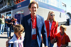 John Elkann, Chairman di Fiat Chrysler con sua moglie Lavinia Borromeo