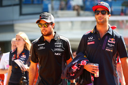 Sergio Perez, Sahara Force India F1 com Daniel Ricciardo, Red Bull Racing
