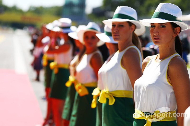 Les Grid Girls lors de la parade des pilotes