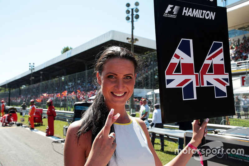 Grid girl de Lewis Hamilton, Mercedes AMG F1