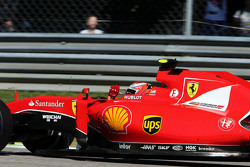 Kimi Raikkonen, Ferrari SF15-T waves to fans at the end of the race
