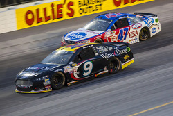 Sam Hornish Jr., Richard Petty Motorsports Ford et A.J. Allmendinger, JTG Daugherty Racing Chevrolet
