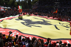 Bandeira gigante da Ferrari
