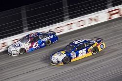 Trevor Bayne, Roush Fenway Racing Ford y Chase Elliott, Hendrick Motorsports Chevrolet