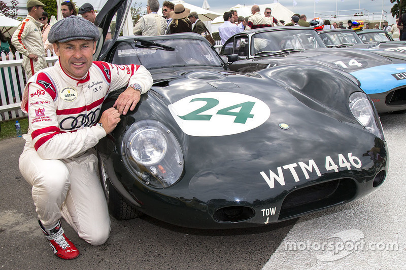 Tom Kristensen next to the Lister-Jaguar coupé from 1963