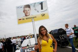 Chica de la parrilla de Marco Wittmann, BMW Team RMG BMW M4 DTM