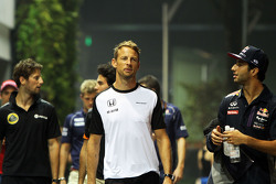 Jenson Button, McLaren et Daniel Ricciardo, Red Bull Racing