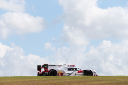 #8 Audi Sport Team Joest Audi R18 e-tron quattro: Lucas di Grassi, Loic Duval, Oliver Jarvis