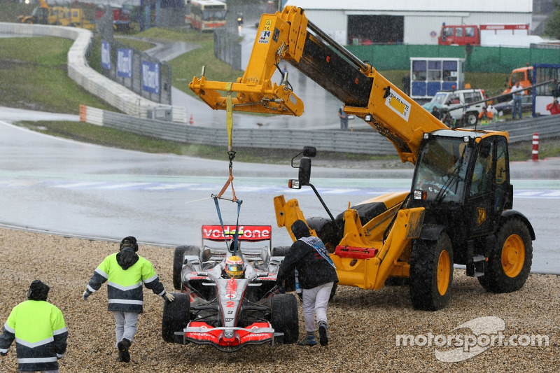 Евакуація Льюіса Хемілтона, McLaren Mercedes, MP4-22
