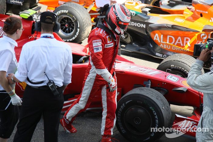 Kimi Raikkonen, Scuderia Ferrari, F2007, abandona