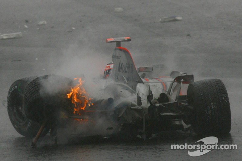 Unfall Fernando Alonso, McLaren Mercedes